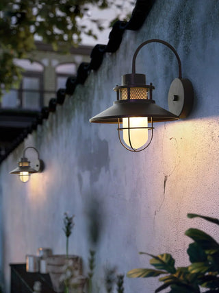 Vintage-Felix-Outdoor-Wall-Light-Vidirlighting3_9_3a4e39d8-6eef-44c5-97c9-982079a18502 - Vidirlighting
