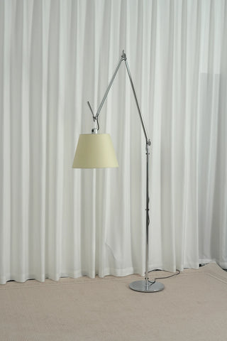 Gru Adjustable Arm Floor Lamp Vidirlighting Side Angle Profile Unlit Displaying Extended Horizontal Arm Reach and Steel Wire Tension Balance System